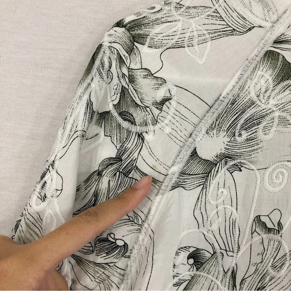 Chico's Floral Lace Detail Soft Stretch Round Neck Top Medium - Picture 10 of 10